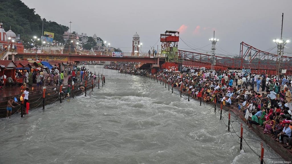 40971562_605 - CurioBuddy Holy Ganges