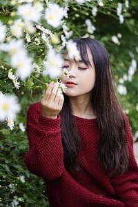 - CurioBuddy Pre-teen smelling chamomile flower in garden after getting empowered by #CurioCamps Mindfulness Workshop by CurioBuddy. Join our free Mindfulness Workshop for kids aged 9-12. Help them improve focus, manage emotions, and prepare for teenage for success.